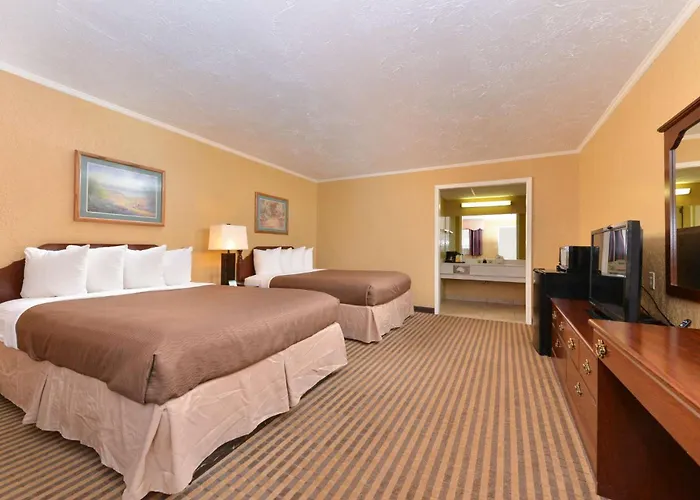 Executive Plus Inn And Suites