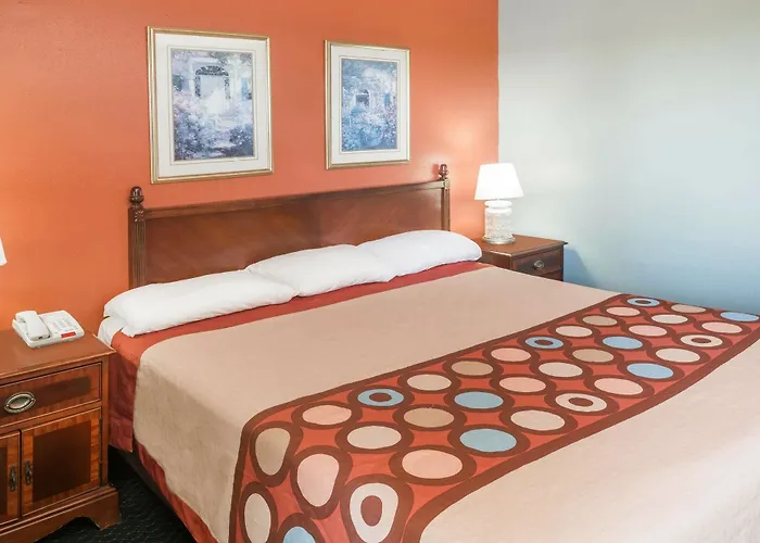 Super 8 By Wyndham Kinder La