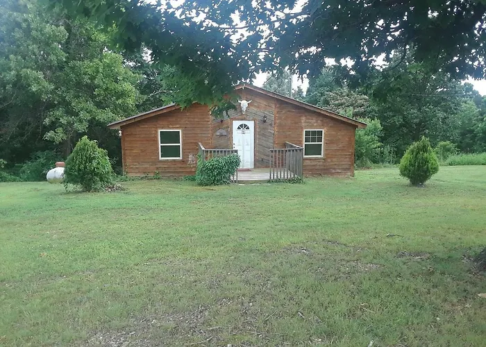 Cedar Cabin Located On A Buffalo Farm