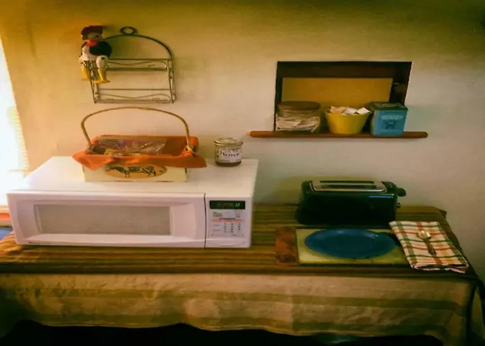 Cozy Muir Cottage - In Town - Pet Friendly