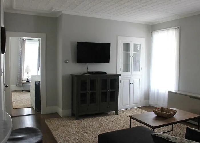 New One Bedroom Apartment Near Lake Winnipesaukee