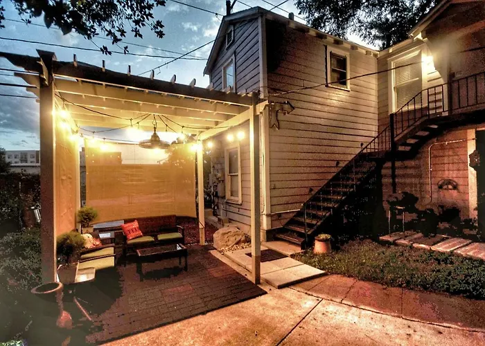 Ut Moody Center Pecan Tree House - Downtown - Free Parking & Wifi
