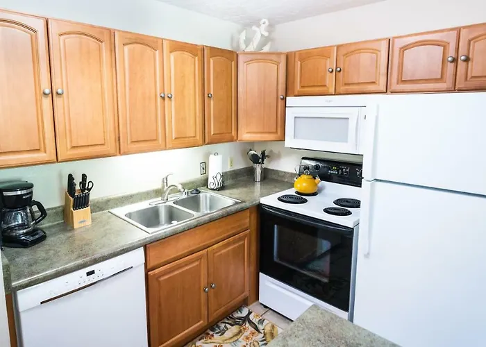 Elegant Turtle Bay Condo