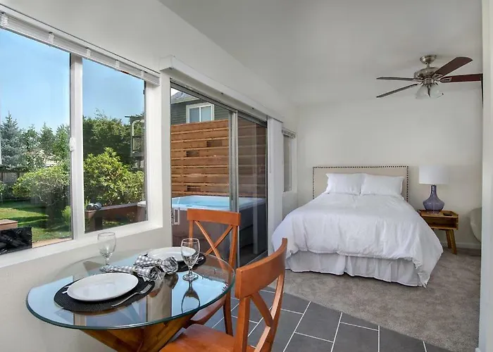 Mother In Law Suite With Private Hot Tub--Downtown