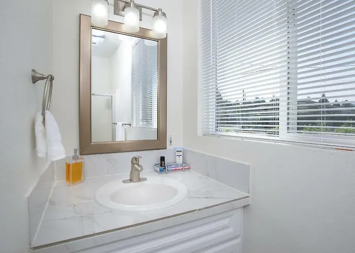 Mother In Law Suite With Private Hot Tub--Downtown