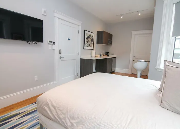A Stylish Stay W/ A Queen Bed, Heated Floors.. #32