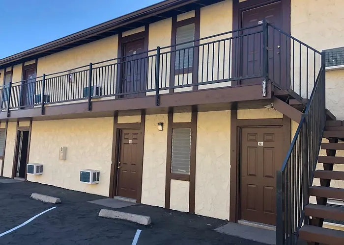 Golden Hills Motel