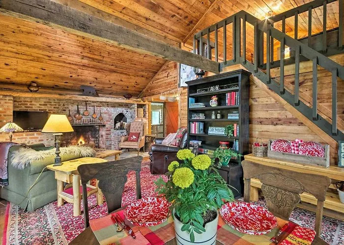 Historic Cabin With Fire Pit, Walk To Village
