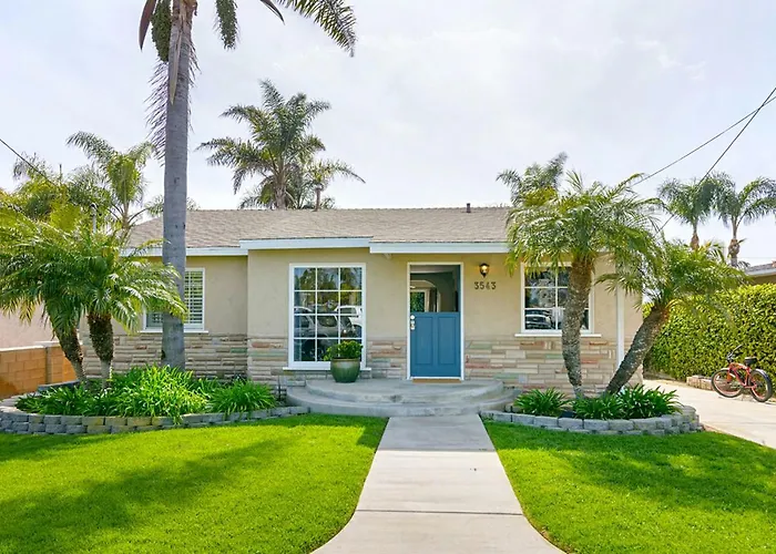 Ultimate Beach Bungalow - 1 Block From Beach - Huge Backyard