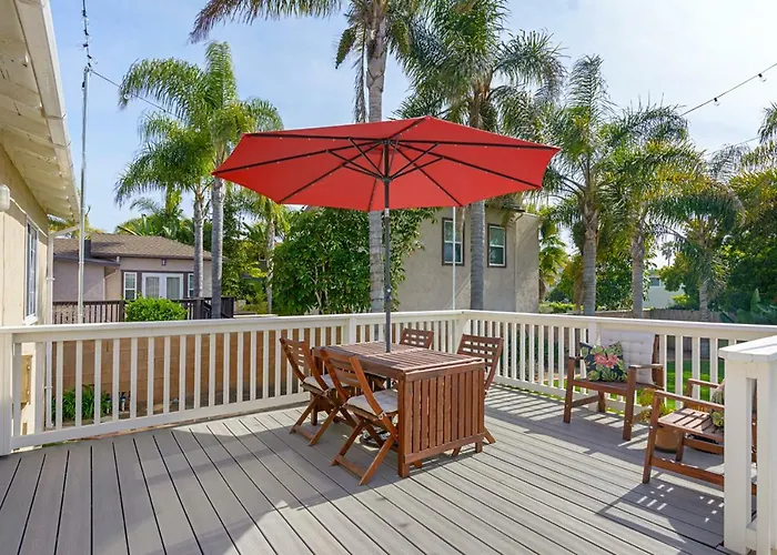 Ultimate Beach Bungalow - 1 Block From Beach - Huge Backyard
