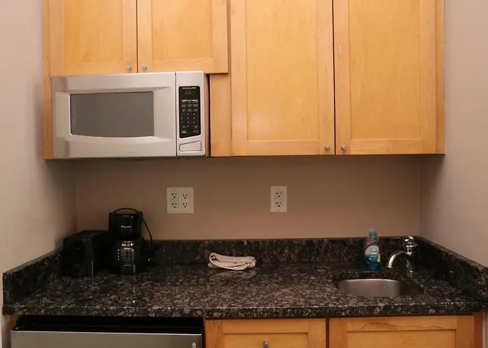 Stylish Downtown Studio In The Southend, C.Ave #24