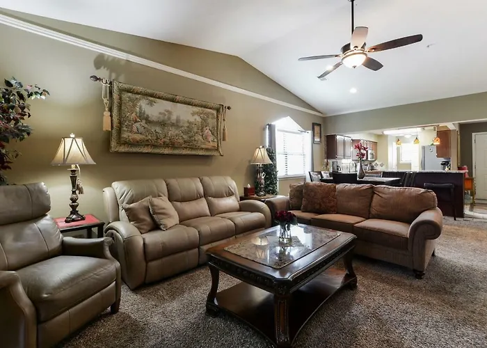 Thousand Hills Luxury Condos: Heart of Branson Retreat