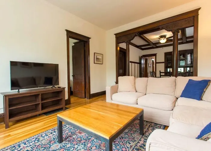 Wrigley Oasis! Steps From The Field! - 3Bd 1Ba