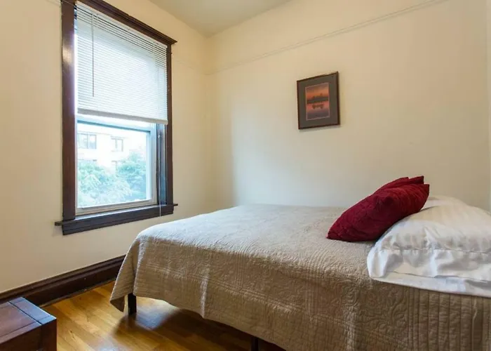 Wrigley Oasis! Steps From The Field! - 3Bd 1Ba