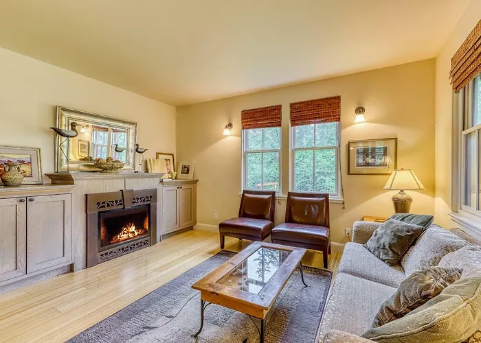 3 Bed 3 Bath Vacation Home In Eastsound