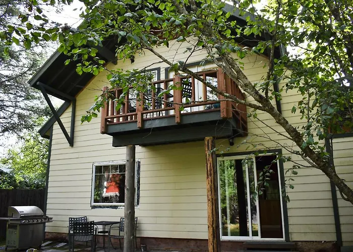 Exit Glacier Lodge