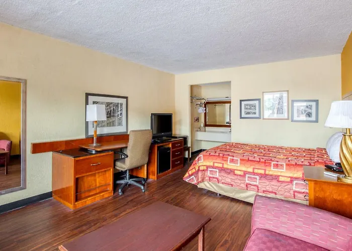 Budgetel Inn & Suites