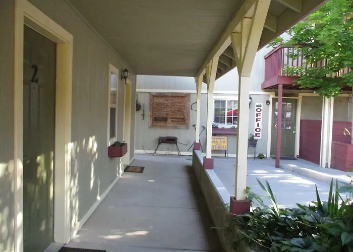 Virginia City Inn
