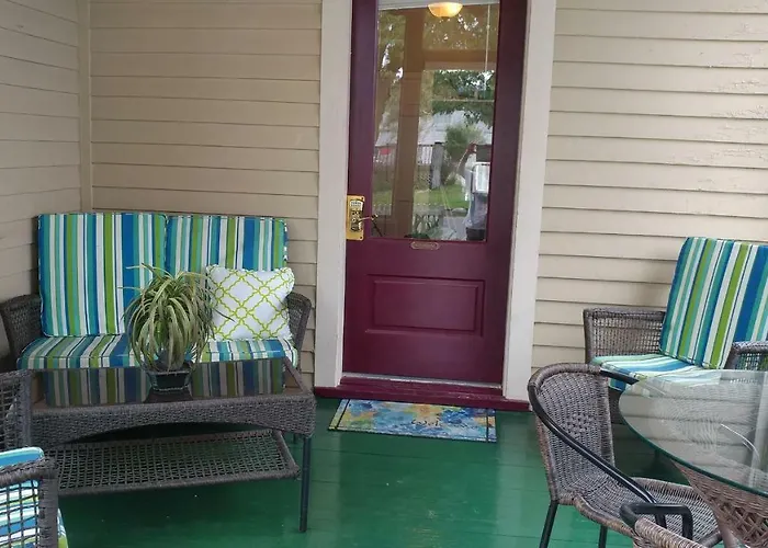 Aunt Jane'S Guest House