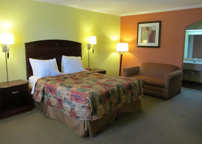 Days Inn By Wyndham Plainview