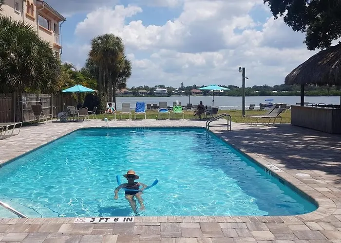 Siesta Key Condo - On The Water !