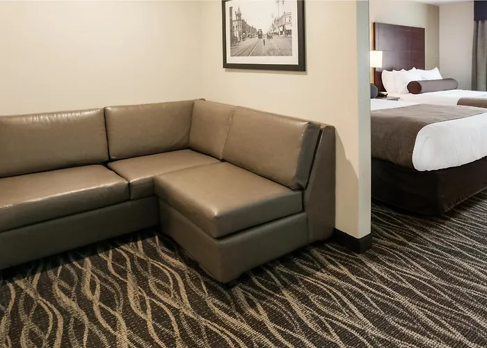 Cobblestone Hotel & Suites Appleton International Airport