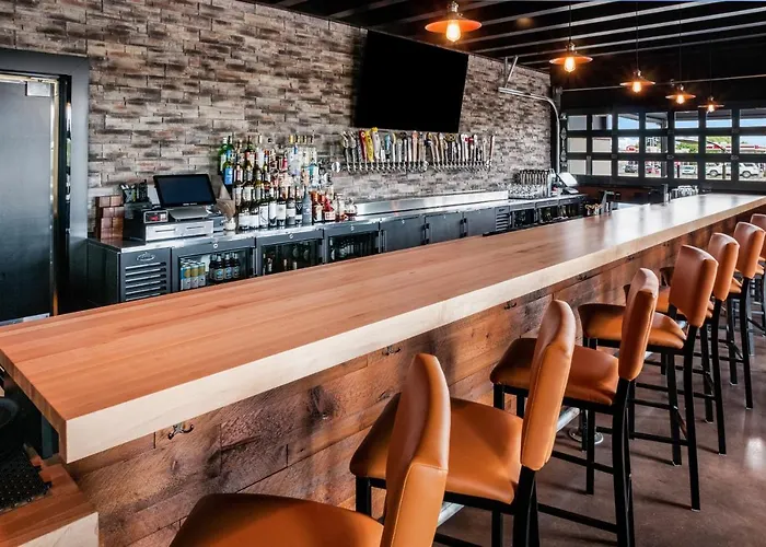 Cobblestone Hotel & Suites Appleton International Airport