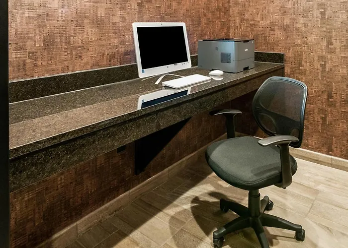 Cobblestone Hotel & Suites Appleton International Airport