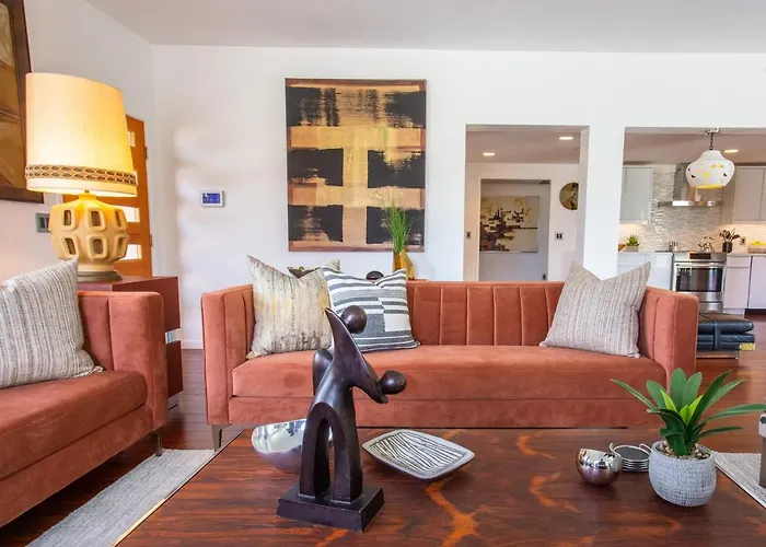 The Presidential House: Exclusive Mountain Views & Amenities