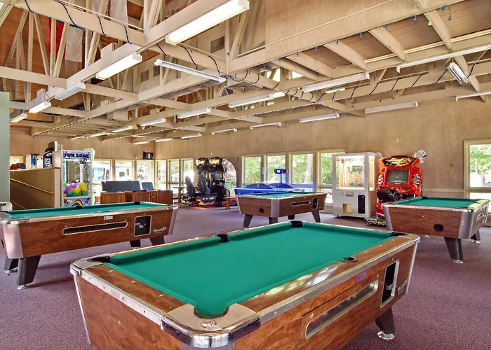 Williamsburg Camping Resort 28 Ft. Park Model 11