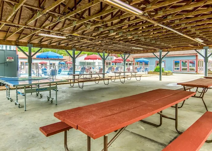 Williamsburg Camping Resort 28 Ft. Park Model 11