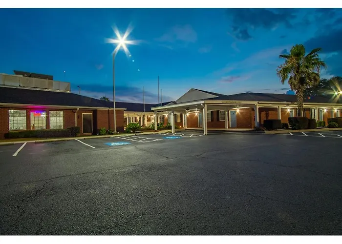 Winton Inn & Suites