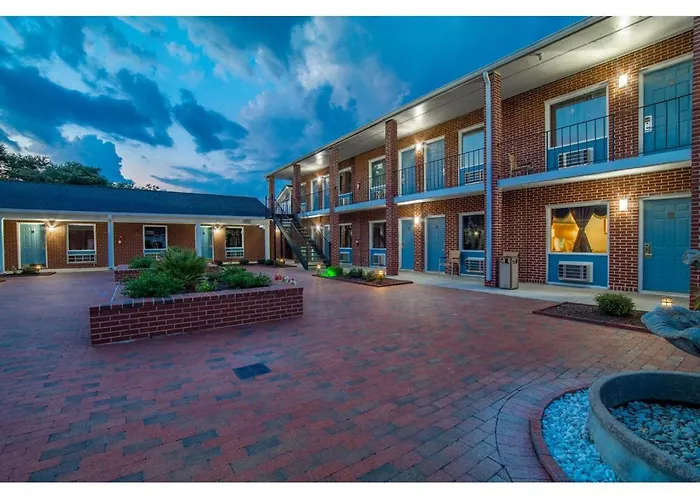 Winton Inn & Suites