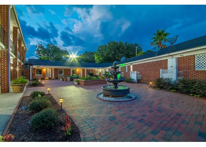 Winton Inn & Suites