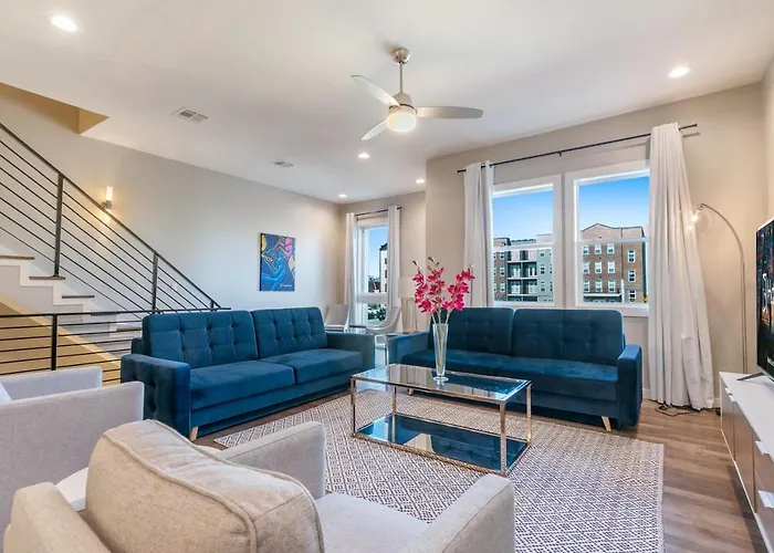 Private Living Villa Near City Hot Spots