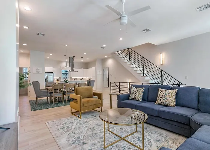 Modern 4Br Townhouse In Bienville Villas