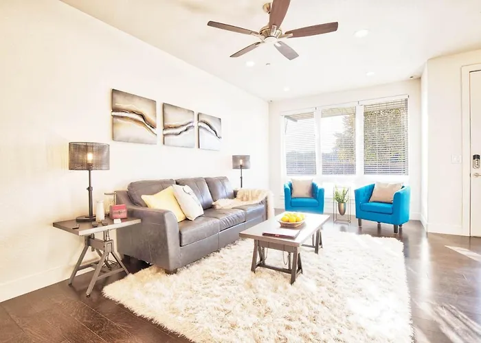 Beautiful 3 Bedroom Townhouse In Old Town North, Brewery District