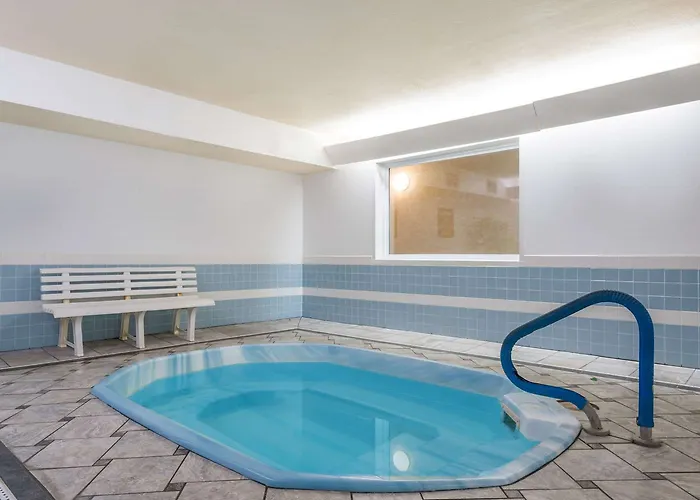 Howard Johnson By Wyndham West Fargo