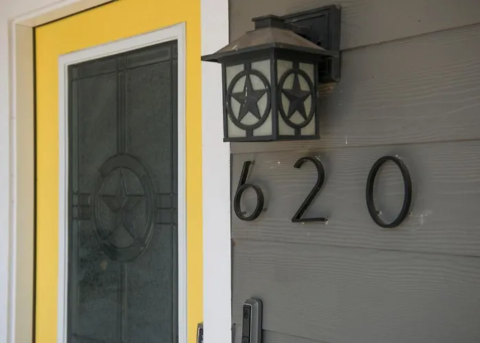 Walk To The Silos! 3 Bed 1960'S Bungalow Near Baylor