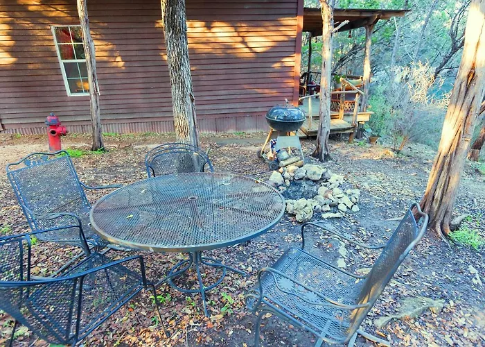 The Firehouse At Creekside Camp & Cabins