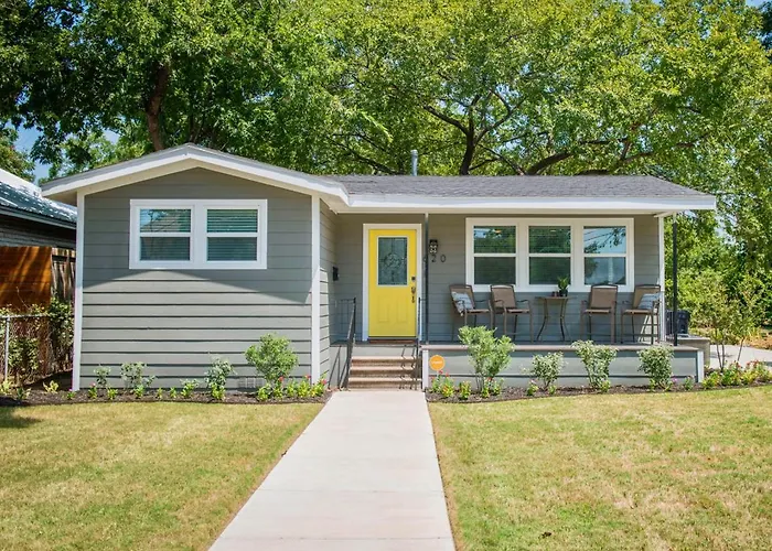 Walk To The Silos! 3 Bed 1960'S Bungalow Near Baylor