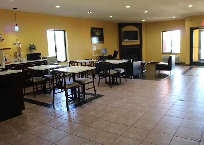Home Gate Inn & Suites