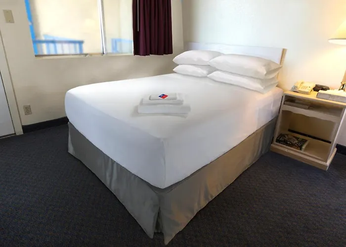 Americas Best Value Inn & Suites Forsyth