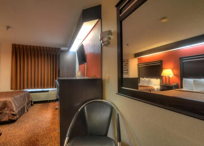 Smoky Mountain Inn & Suites