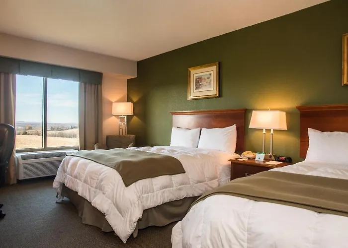 Round Hill Inn