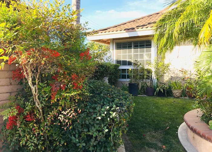 Costa Mesa Homestay - Private Rooms With 2 Shared Baths And Hosts Onsite
