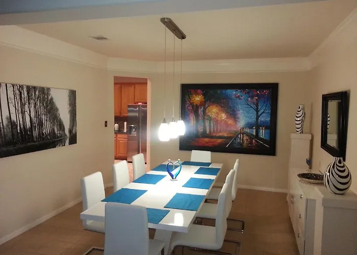 Large Modern Residence With Private Guest, Family Room & Business Office