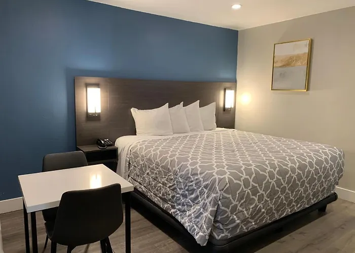 Sakura Inn (Adults Only)