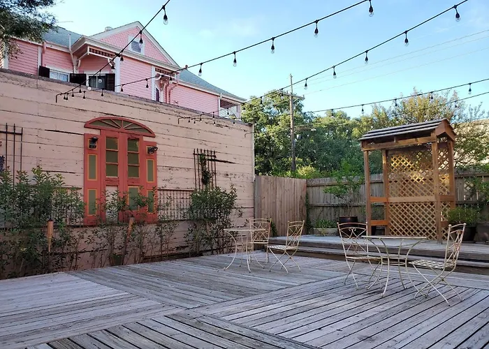 Macarty House, A Bohemian Resort With Pool And Cabana Bar