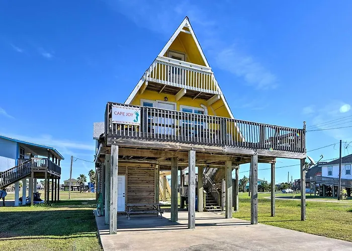 2 Blocks To Surfside Beach: A-Frame Home W/ Deck